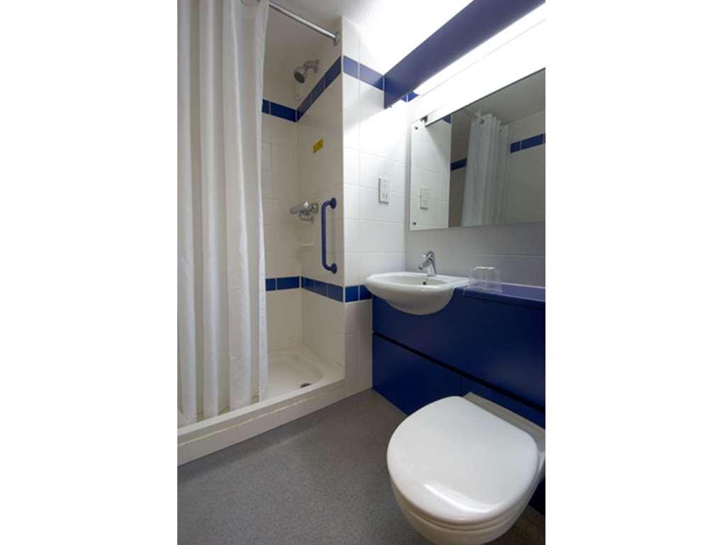 Travelodge Birmingham Oldbury Олдбъри Екстериор снимка