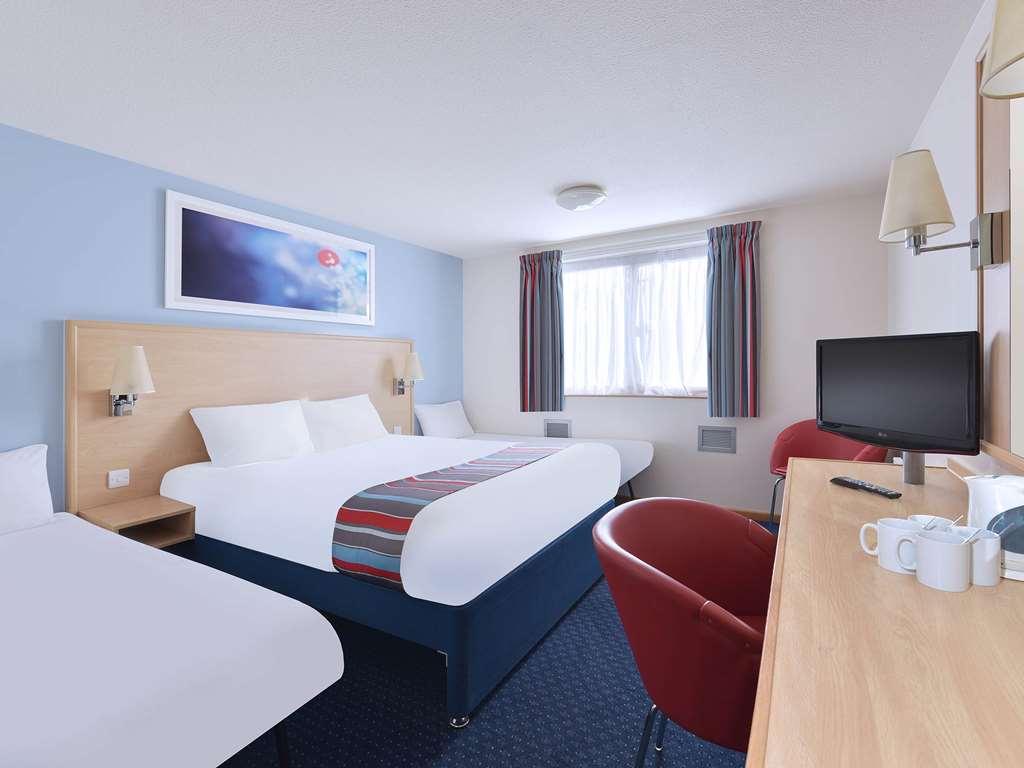 Travelodge Birmingham Oldbury Олдбъри Удобства снимка