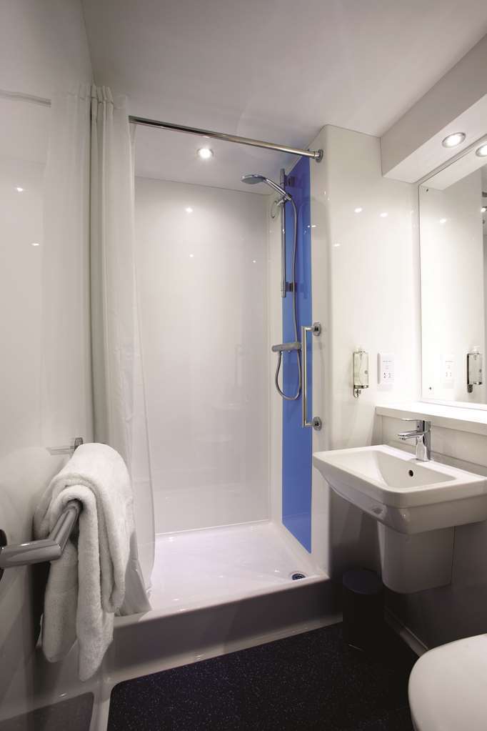 Travelodge Birmingham Oldbury Олдбъри Стая снимка