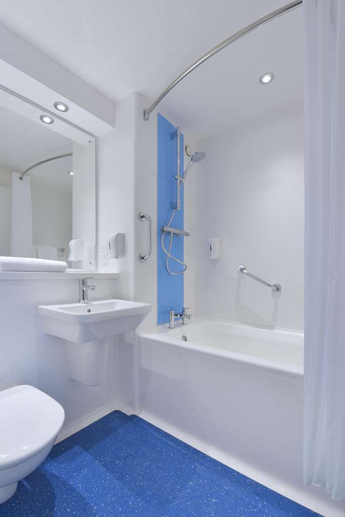 Travelodge Birmingham Oldbury Олдбъри Стая снимка